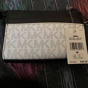 Michael kors small pouch black and white with logo NWT